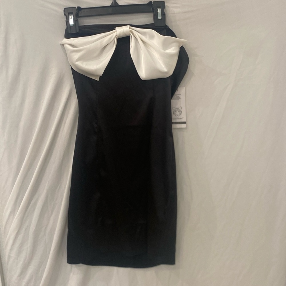 Amazon brand black sleeveless strapless dress with big white bow